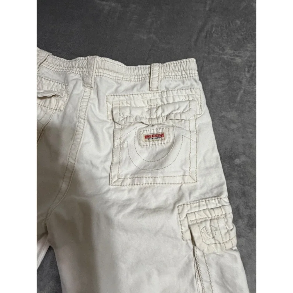 True Religion Cargo Shorts Mens 34 Off White Relaxed Fit Raw Hem Contrast Stitch